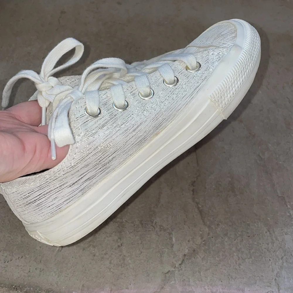 Girls shimmer converse